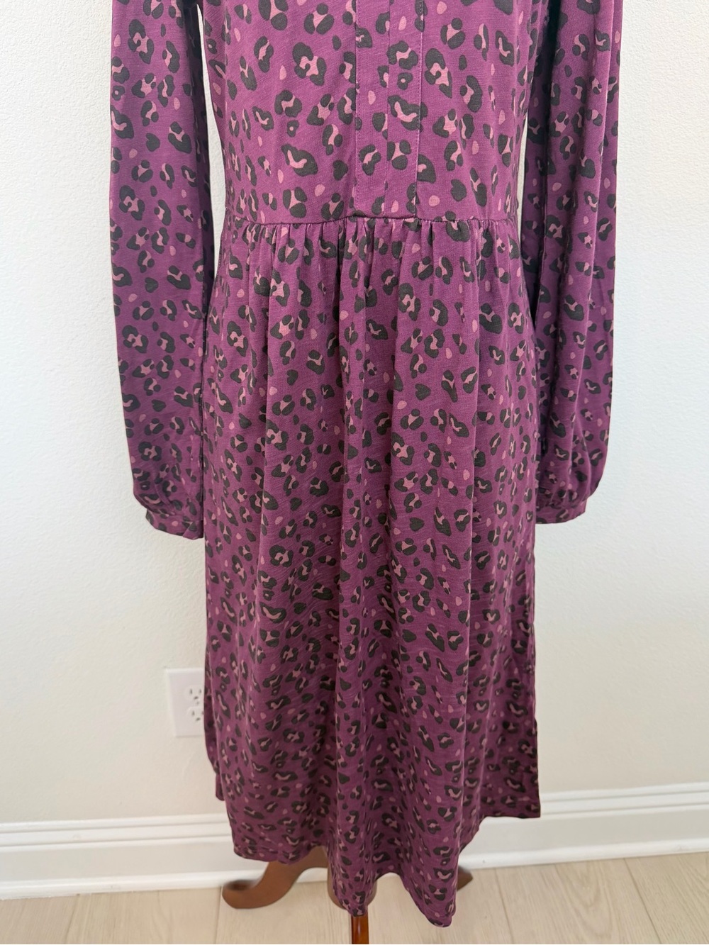 Boden Naomi Relaxed Jersey Dress in Prune Leopard Spots Size 6 Long - Picture 7 of 15